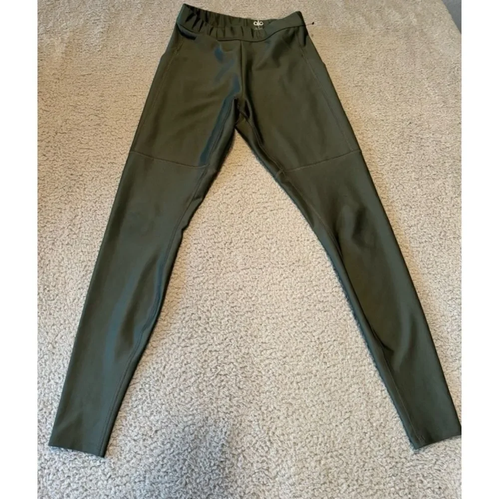 ALO Yoga High-Waist 4 Pocket Utility Legging Dark Cactus Size S / Exellent
